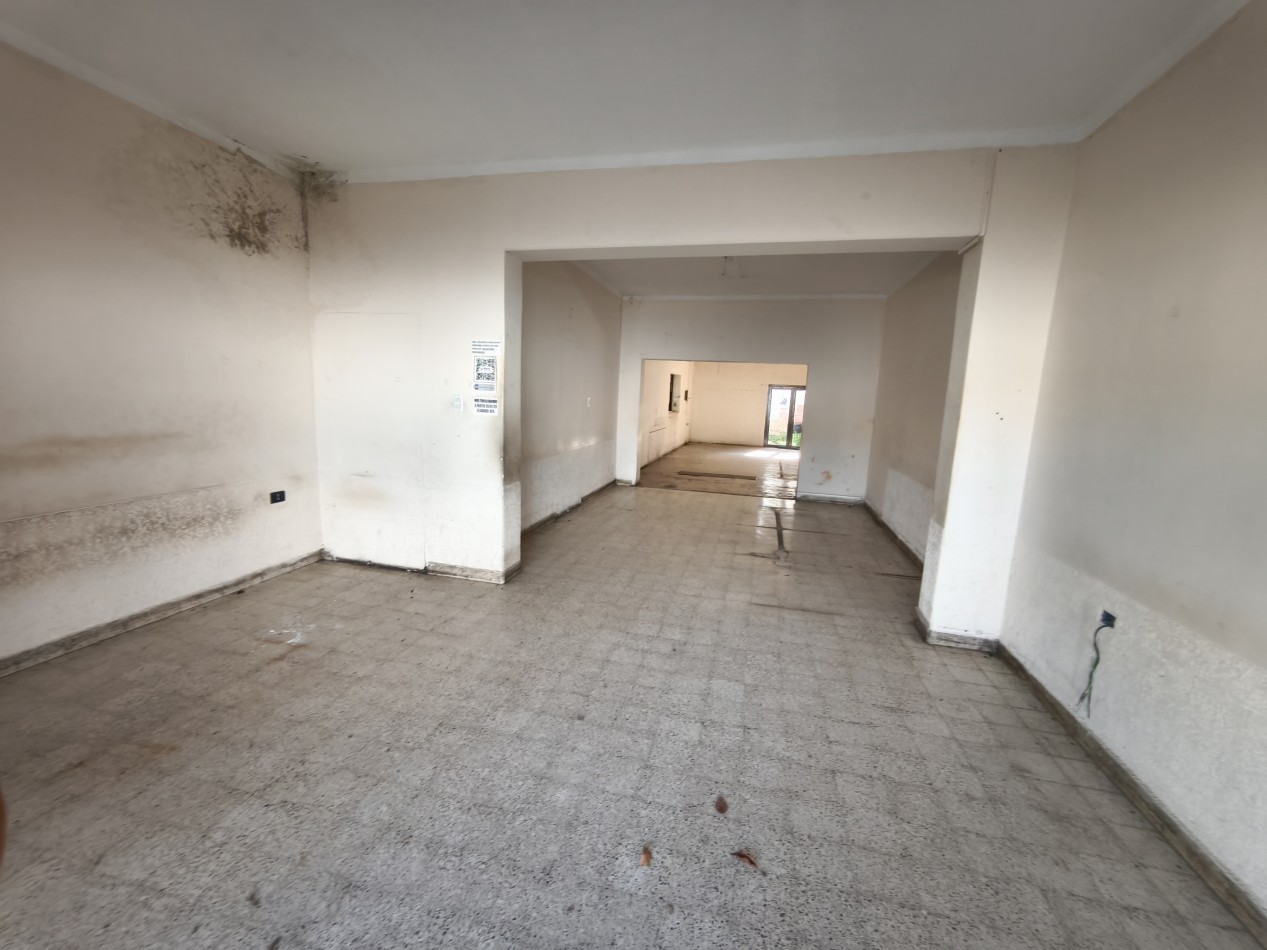 General Guemes: Excepcional Propiedad sobre Peatonal .Terreno edificado de 900 m2. Todos los servicios.